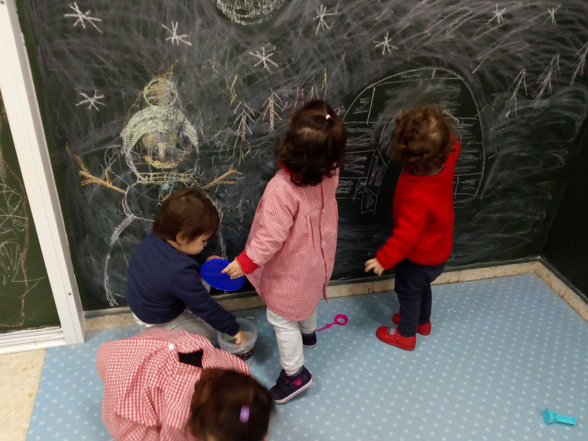EscuelaTambor's tweet photo. Hay dibujos que son efímeros, pero su enseñanza perdura en el tiempo ¡FELIZ SEMANA!#invierno #educación #infantil @AllivesSevilla @penasdetriana @mst1953 https://t.co/NOuNK4XYIk