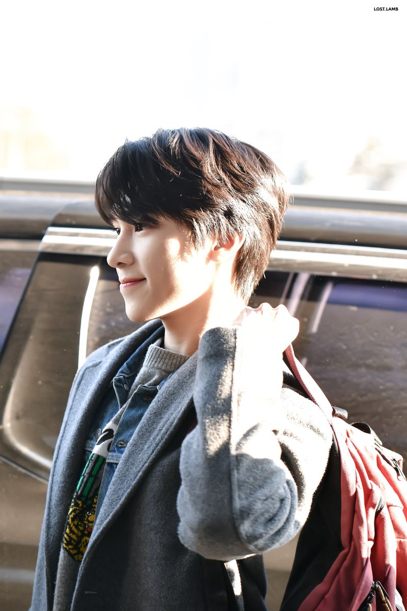 Lostlamb0928's tweet photo. #WayV #HENDERY #黄冠亨 
190117 GMP https://t.co/UUoGJEAtSz