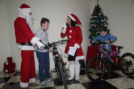 LChernovetskyi's tweet photo. Believing in miracles is very important!
I promised you that I'd choose some children and make their dreams come true in the name of St. Nicholas!
And this day has come! 26 families became witnesses of the true #miracle!
https://t.co/z9hvsjJcfc
#ChernovetskyiFund #Georgia https://t.co/QfWiyJvSd6