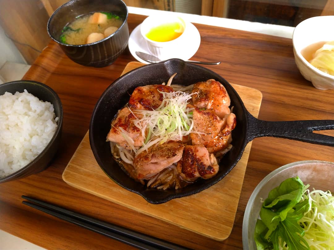 KitchenNicori's tweet photo. こんにちは😊
1月ももう21日なんて早い早い😂

今週の週替わりは
「鶏もも肉の山賊焼き」
です🎶
またまたボリューム満点メニューw
おなかいっぱいになっていただきたいマスターです😙

今週も頑張っていきまっしょい💪💪💪 皆様の御来店スタッフ一同心よりお待ちしております🙇 https://t.co/Bsj2oOEkqK