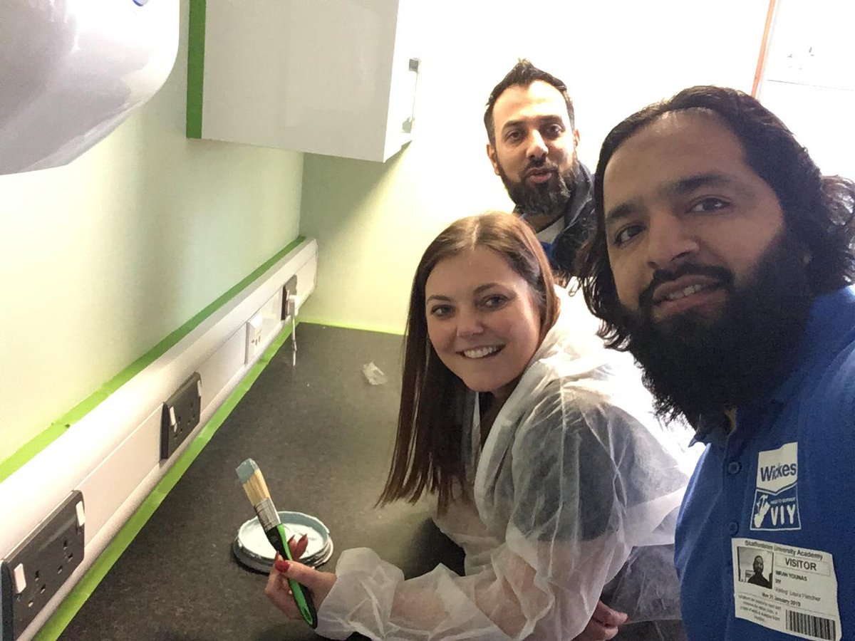 VIYproject's tweet photo. It's full steam ahead at @suaupdates where students are brightening up some classrooms with the help of our VIY mentors...we're looking forward to seeing the finished result! 🎨
#VIYschools #MondayMotivation #ClassroomDIY https://t.co/giABSBnFKG