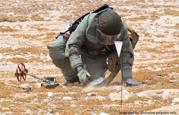 .@MoD_Russia Syria update: Over 1,7 mln Syrian refugees willing to return from abroad to their homes. Military engineers have conducted mines cweeping on 6.3 square miles of territory. Medics have provided aid to 104 322 sick and wounded.