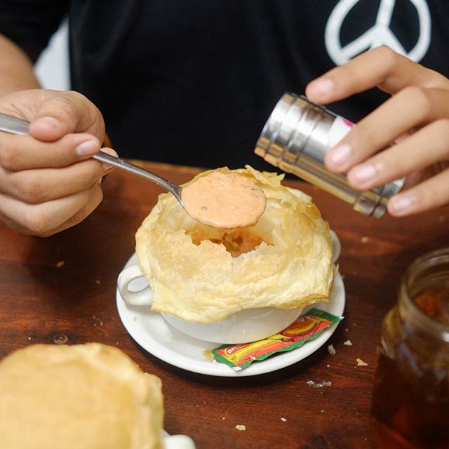 Salmon Zuppa is one of our best seller menu that offer you warm and delicate salmon-based meal 🥰 Suit very well for your Monday afternoon!
.
.
.
. .
📌 Zuparella
📍 Jl Kaliurang km 5,3
⏱ 12 pm - 11 pm
.
.
.
.
.
.
.
#zuppa #zuparella #zuppajogja #jogja … instagram.com/p/Bs5I60FFAP3/