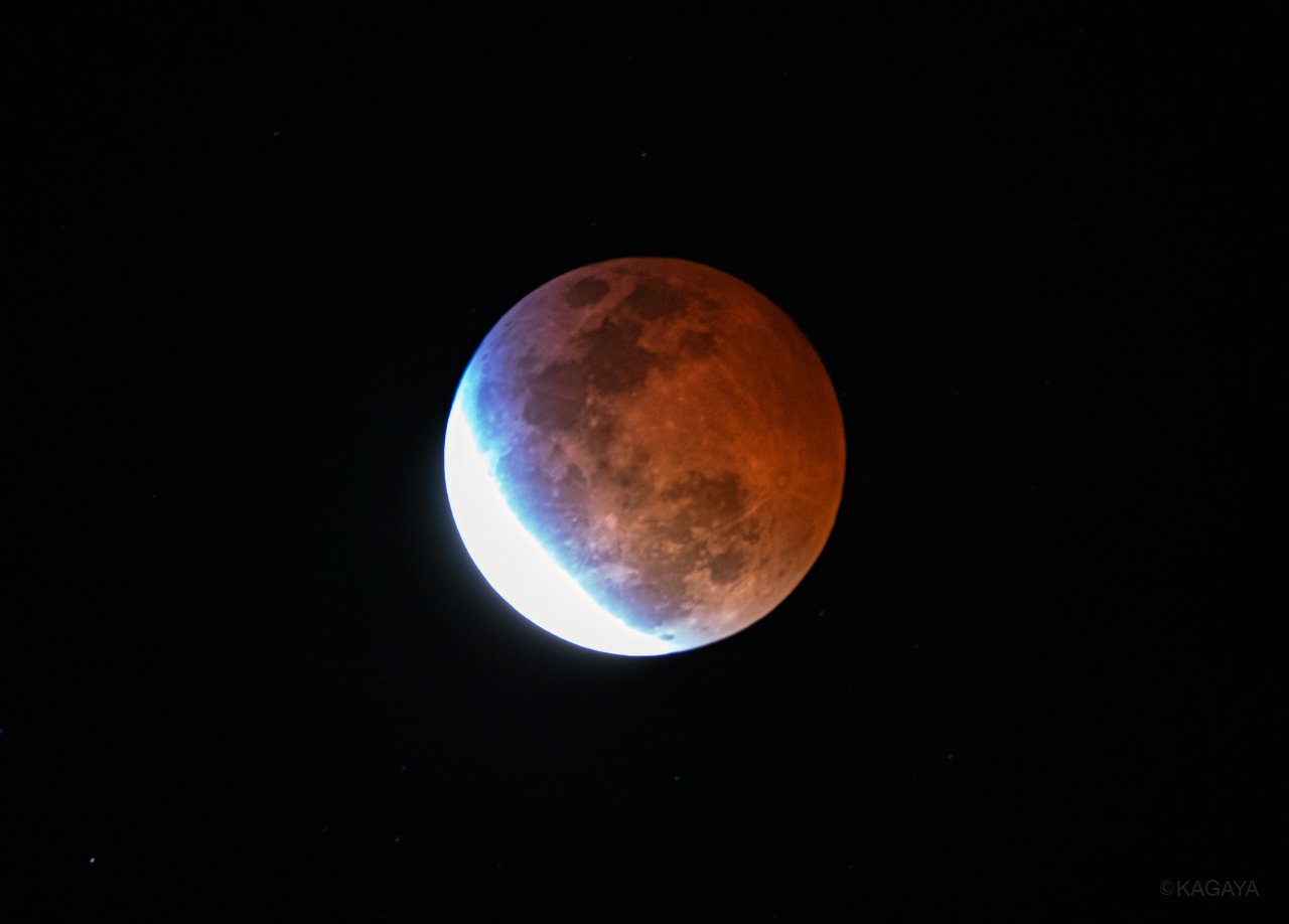 Kagaya 本日ハワイで撮影した皆既月食です 幻想的な赤い月が夜空に浮かびました この写真は皆既月食が終わり 月が明るさを取り戻し始める瞬間です 日本では月の出が月食後だったため残念ながら見られませんでした T Co Kfsafffvwx Twitter