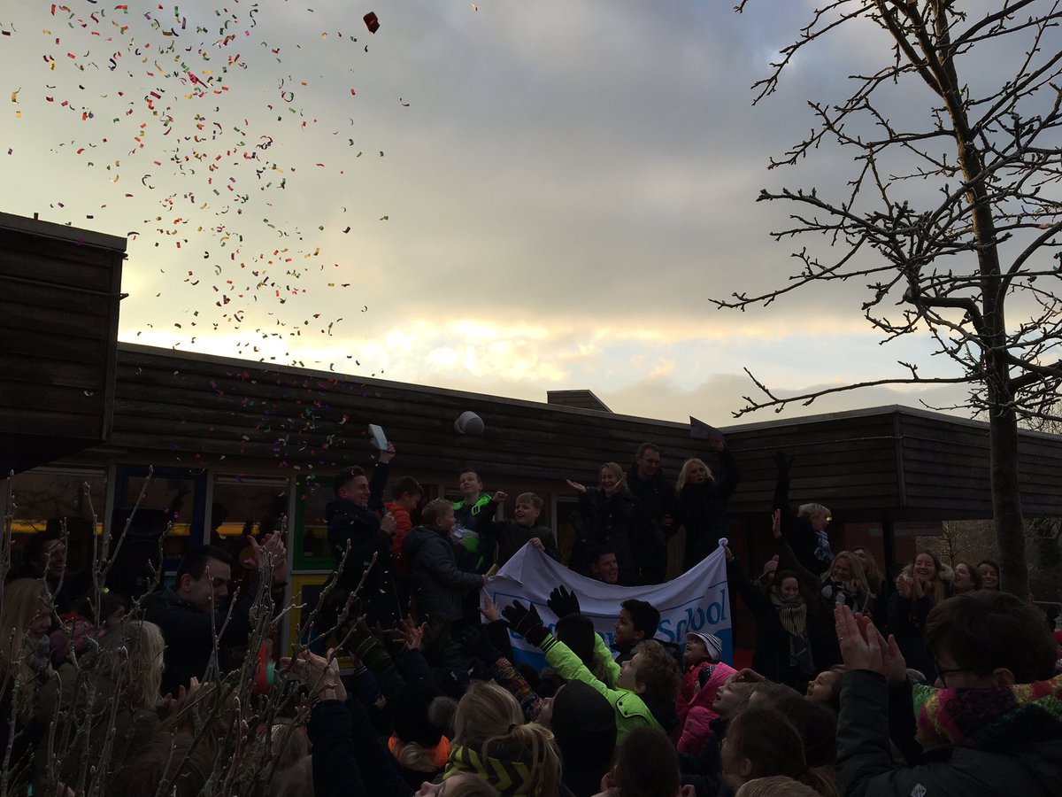 spoelstra_jouke's tweet photo. Vanochtend kreeg @Mienskip in Buitenpost opnieuw het predikaat ‘Excellente school’ uitgereikt. Van harte gefeliciteerd! 👍😃 https://t.co/J4IjCN3Mpk