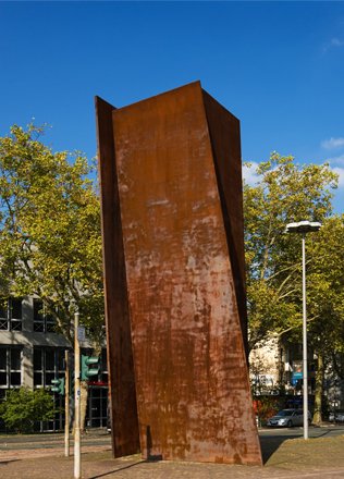Das Kunstwerk „Terminal“ von Richard Serra sorgt seit seiner Aufstellung im Jahr 1979 in Bochum für kontroverse Diskussionen. #skulptur #ruhrgebiet #kunst #artoftheday #dailyart #artlover #kunstgebiet #bochum #terminal #ruhpottliebe ow.ly/7KaK50kgdKC