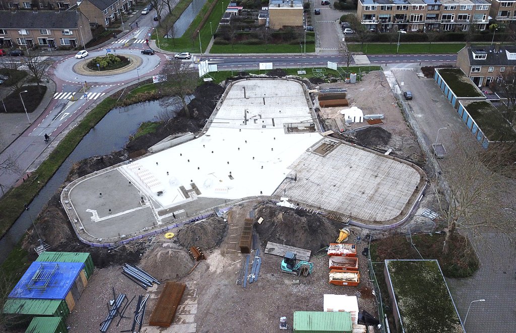 Het nieuwe Ashram college in Nieuwkoop begint vorm te krijgen, zoals te zien op deze mooie luchtfoto van Pim Bakker.