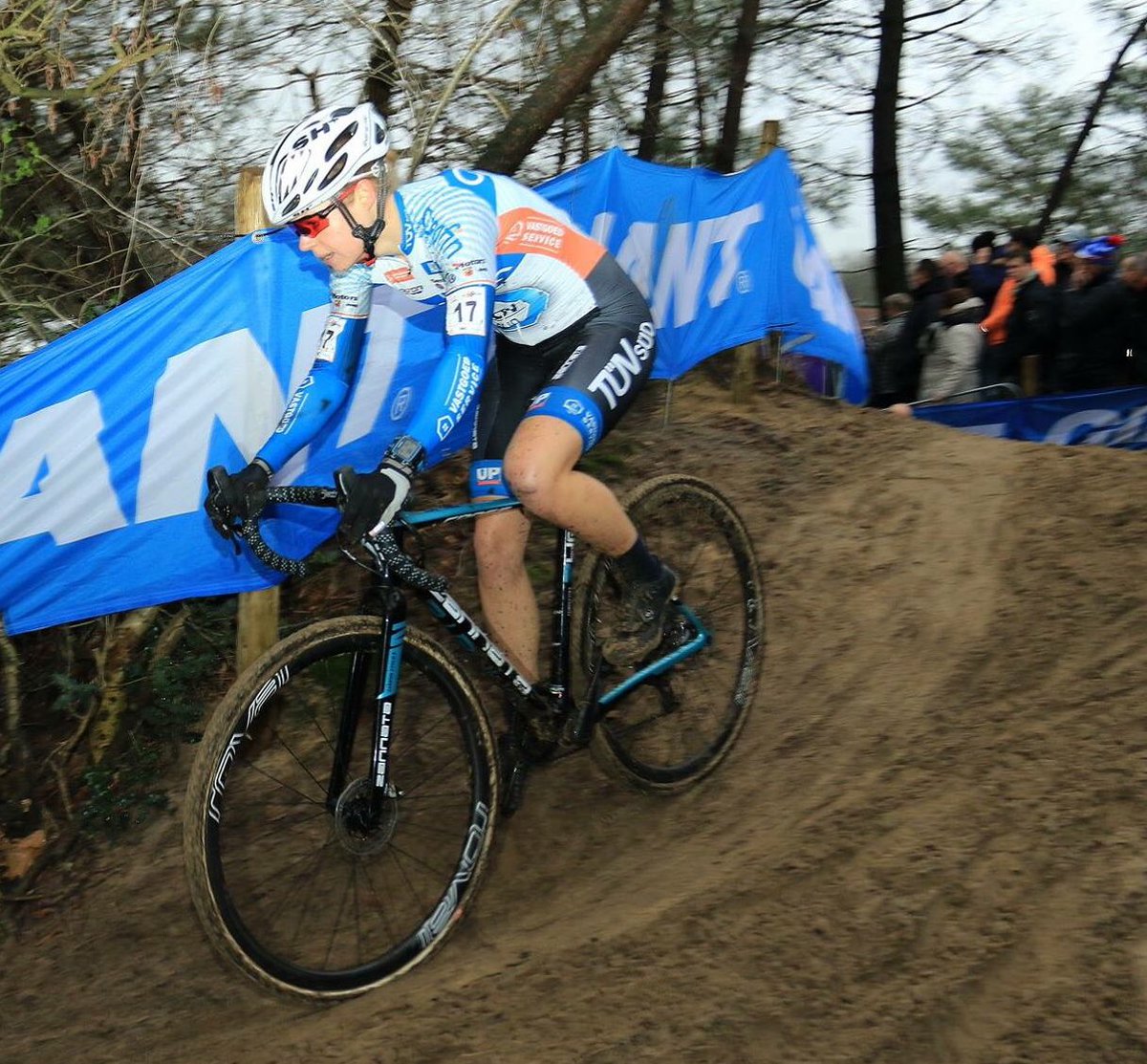 No better cure for #bluemonday than a ride on my @zannatabikes with wheels from @rovalcomponents 😍