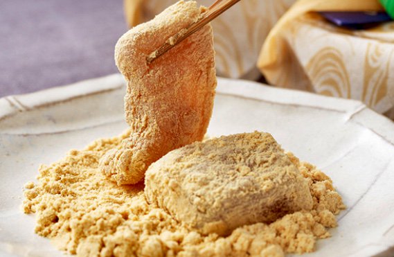 大丸東京店 V Twitter 大丸東京店デパ地下 赤坂 青野 の 赤坂もち 黒糖と刻んだくるみ入りの甘いお餅に 浅煎りきな粉をたっぷりまぶした青野の代表銘菓 素材本来の香ばしさと口あたりの優しさを堪能できます 和菓子 赤坂 赤坂もち ほっぺタウン デパ