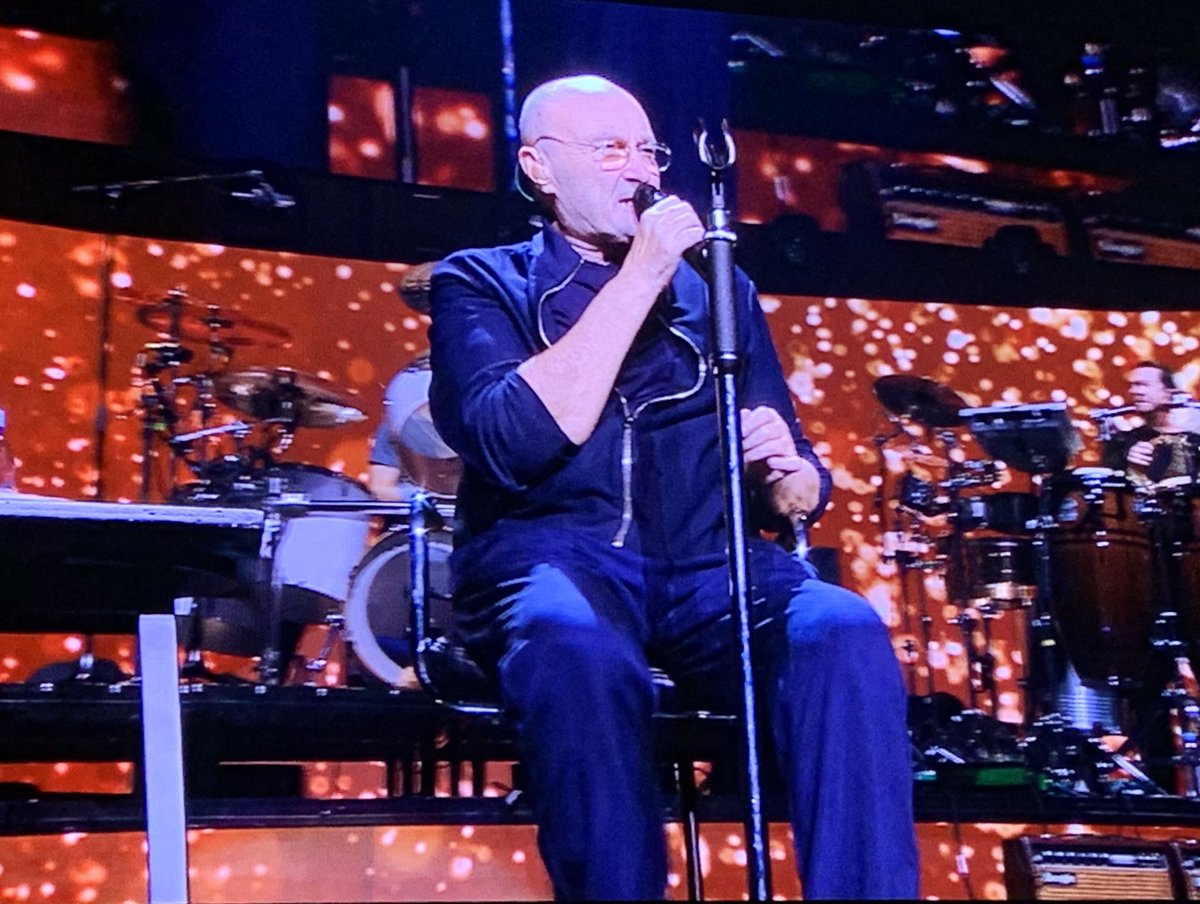 georgekapos's tweet photo. Just hanging with my mate Phil. #notdeadyettour https://t.co/FxFQx0VJj3
