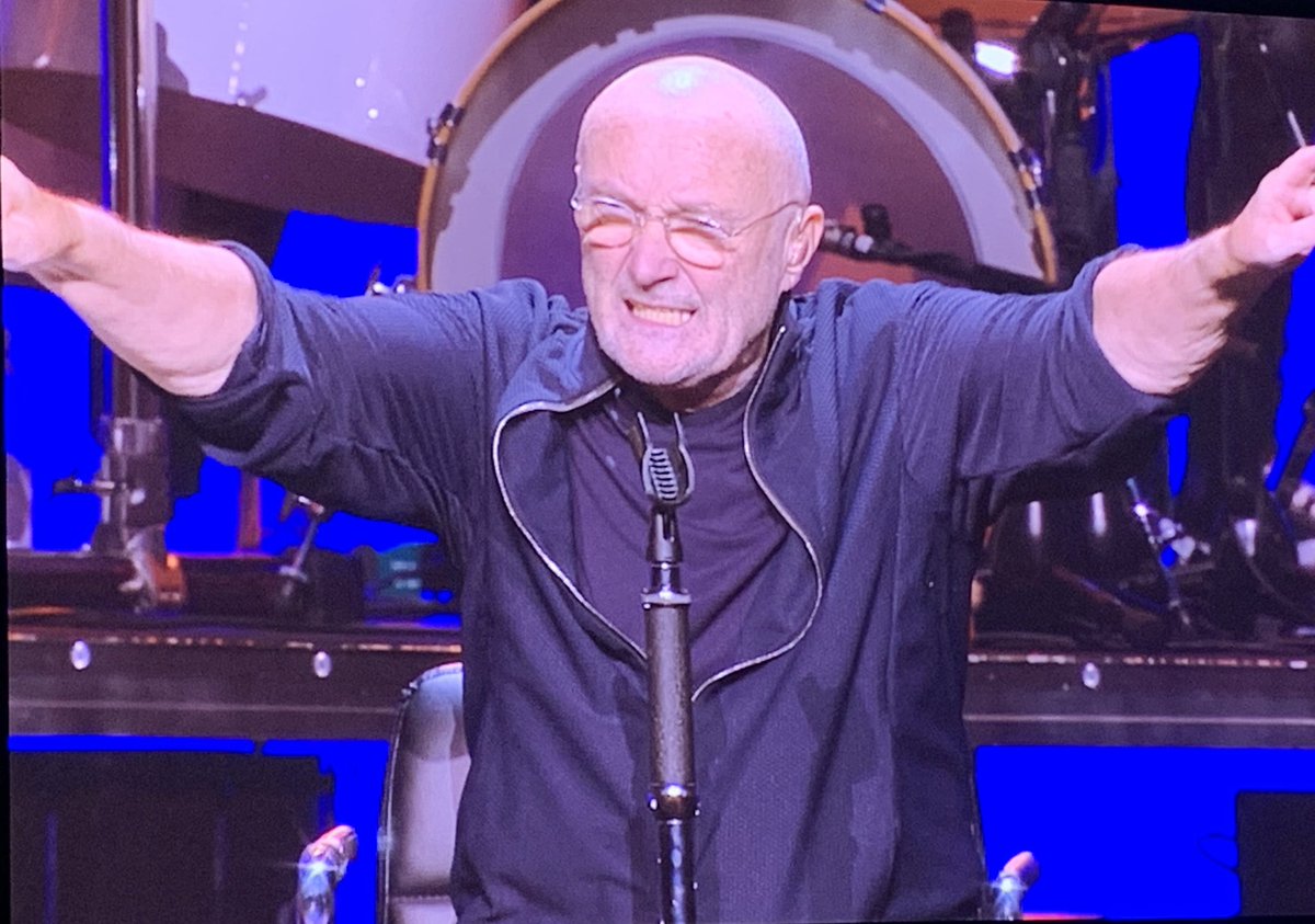 georgekapos's tweet photo. Just hanging with my mate Phil. #notdeadyettour https://t.co/FxFQx0VJj3