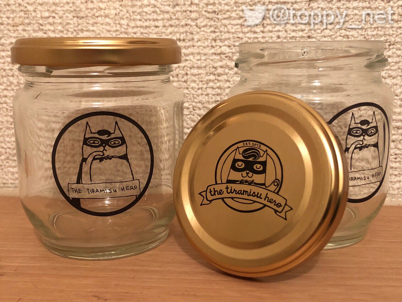 Toppy 川合登志和 Mxの番組で見て え と思ったら そういうことなのね 本物のシンガポールのティラミスヒーローのほうは ティラミススターに名前を変えざるを得なくなってるとは 名古屋の高島屋の催事で買って とってもおいしかった いまもビンとってある
