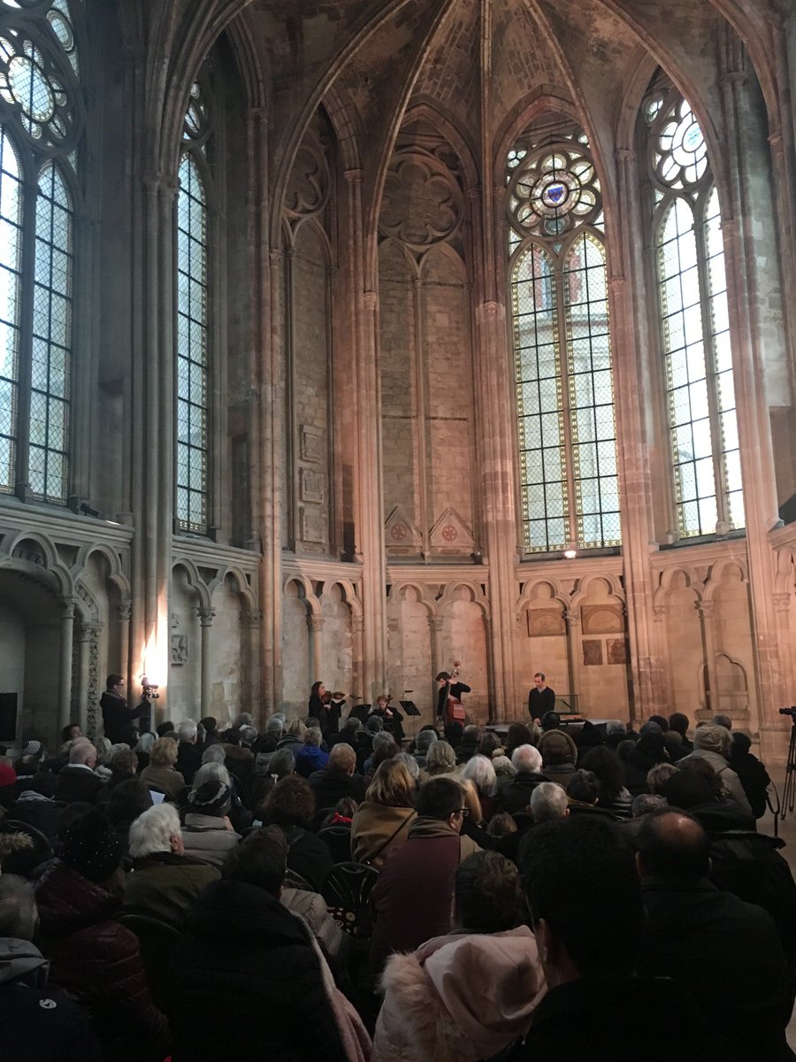 EnsCalliopee's tweet photo. [EN IMAGES] C'était hier au musée d'@Archeonationale de @StGermainLaye ! Concert Pierres enchantées avec #TonyDiNapoli et ses lithophones : une "très belle expérience" unanime ! #MusicoArcheo https://t.co/66VTjaY27k