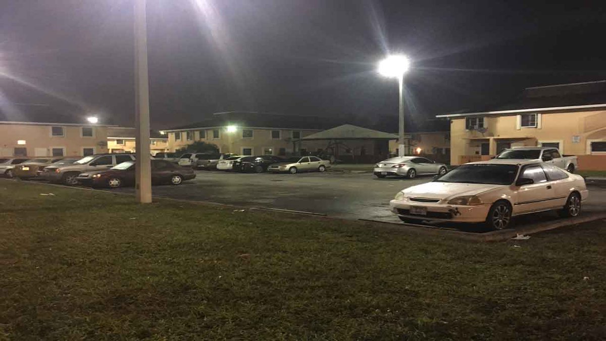 4 people, including child, shot during block party in southwest Miami-Dade bit.ly/2sDqKv1?utm_so… https://t.co/p98dt5sOXH