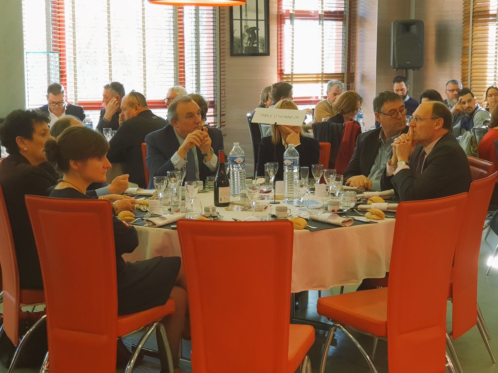 95_Mevo's tweet photo. Déjeuner annuel de l'#adpavab au @95_Mevo Medef 95 avec @fionalazaar https://t.co/TFiBp4bXJA