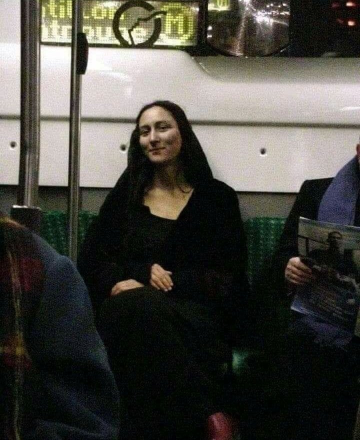 AmmieyDuru's tweet photo. I don't know if I should say hi to her🤔 ask for an autograph 🤔or report her to the museum 🤔 https://t.co/kC4g9sAMso
