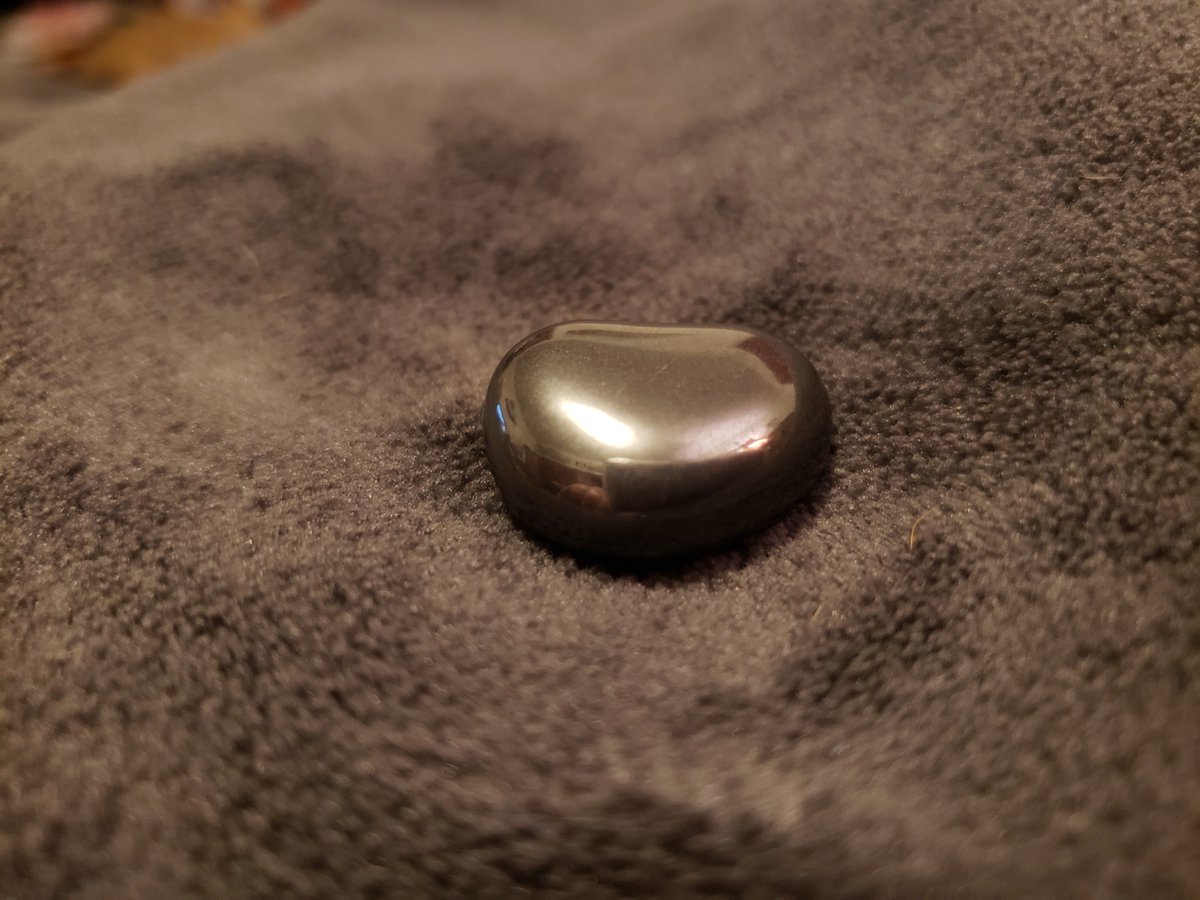 kessily's tweet photo. #Dailyrock @TroublesomeGabe @FlamesOfFrost Hematite comes in a variety of colors from reddish brown, to black, to silvery like shown here. The silvers ones are the most common. Sometimes they are magnetized or called magnetic hematite but those are lab grown stones since this+ https://t.co/LqnqQjd8NZ