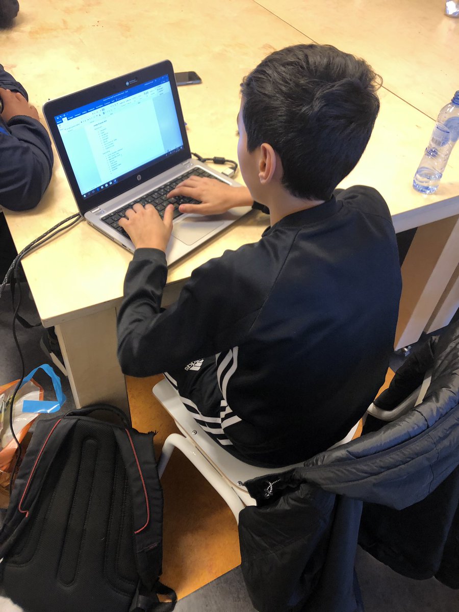 Gister de tweede bijeenkomst van het heroes of the Cruyff Court project. Dit keer gingen we verder met brainstormen over het evenement en een taakverdeling gemaakt. Volgende week gaan de jongeren in koppels aan de slag. Trots op de boys! <a href="/Streetsport070/">Streetsport Den Haag</a> @MOOIwelzijn <a href="/vwvrederust/">vreedzamewijkvrederust</a>