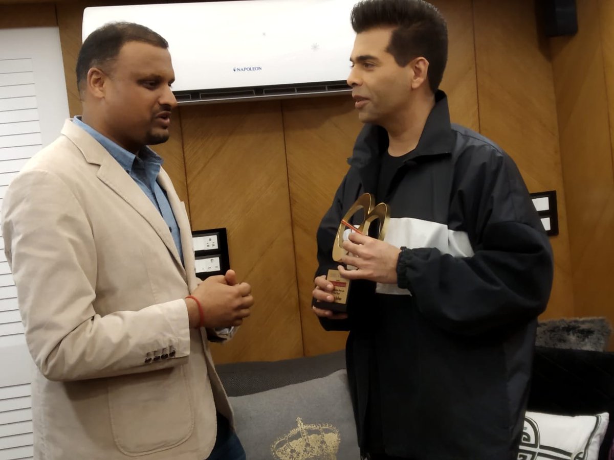 manishm's tweet photo. Delighted to award the #socialmedia #PersonOfTheYear to @karanjohar
#9IDA @IAMAIForum @DharmaMovies https://t.co/87qSILEdXN