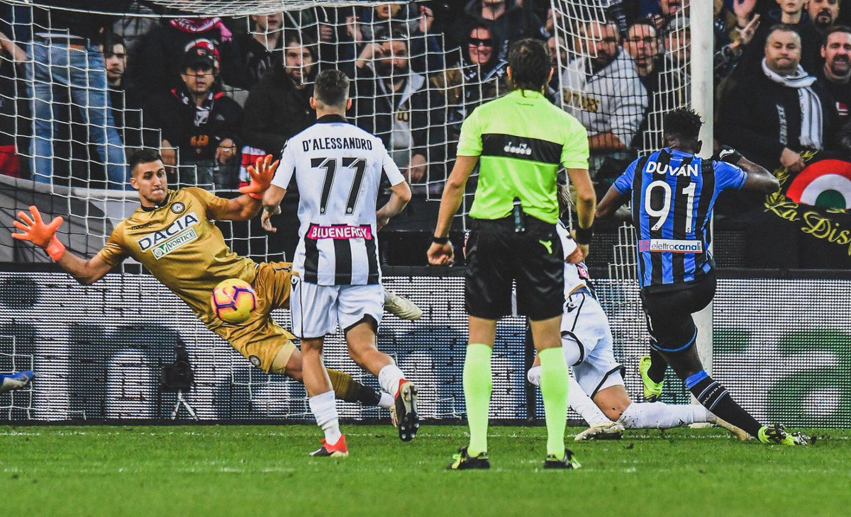 Sporf's tweet photo. 🇨🇴 Duvan Zapata’s last 8 games:

vs Napoli = ⚽ 

vs Udinese = ⚽⚽⚽ 

vs Lazio = ⚽ 

vs Genoa = ⚽ 

vs Juventus = ⚽⚽ 

vs Sassuolo = ⚽ 

vs Cagliari = ⚽

vs Frosinone = ⚽⚽⚽⚽ 

🤯 Insane form. https://t.co/3nVaeH0TcF