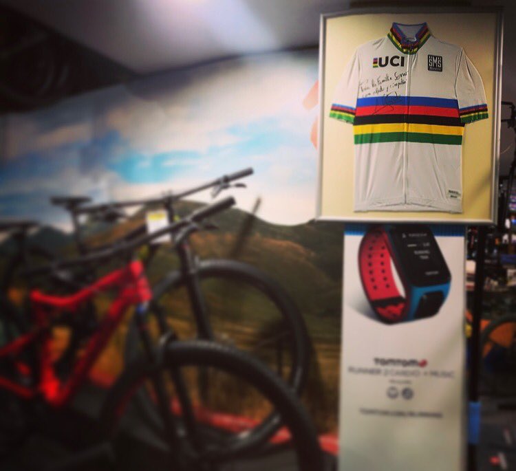 Gracias a <a href="/ZabalaMikel/">Mikel Zabala</a> Ya tenemos en Semar un pedacito del campeon del mundo <a href="/alejanvalverde/">Alejandro Valverde</a> . Esperamos verte pronto entrenando en Granada . Mil gracias !