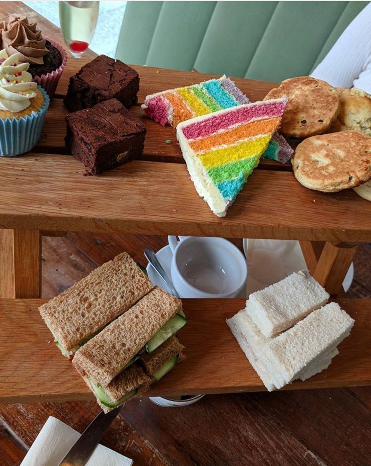 quaythreelounge's tweet photo. You can't buy happiness but you can buy cake and that's pretty much the same thing π π°
Afternoon tea at Quay Three π
#afternoontea #cakes #quaythree https://t.co/QWvJ5r17mD