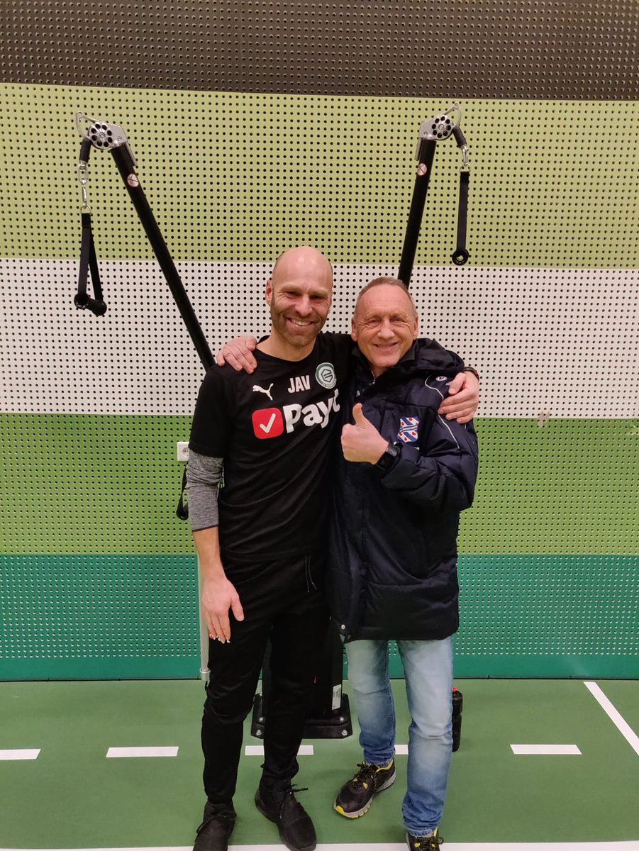 Samen met ⁦@javredeveld⁩ ⁦<a href="/fcgopleiding/">FC Groningen Opleiding</a>⁩ denken en uitwisselen over nieuwe opleiding ⁦<a href="/scHeerenveen/">sc Heerenveen</a>⁩ : de Fean campus. Op naar nieuwe accommodatie💪👍. Vernieuwen, samen en uniek.