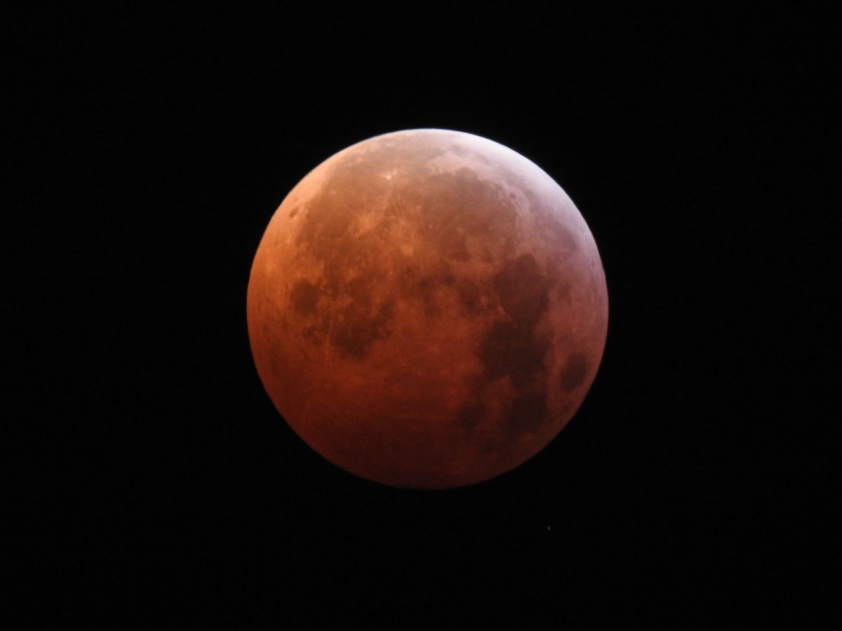 #yourESA Eclipse de Luna esta madrugada.....