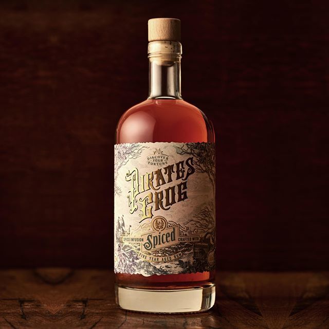 PiratesGrog's tweet photo. Ain't our Spiced Rum priddy ๐Who's tried it and who wants to?! โ ๏ธ๐ฅ#PGSpicedRum #PiratesGrogRum #PiratesGrog #NiceySpicey #PiratesLife #PirateLife #BeMorePirate #WeMakeRumNotRules https://t.co/uhkCIAdX5C https://t.co/7Fqi3E3iwm
