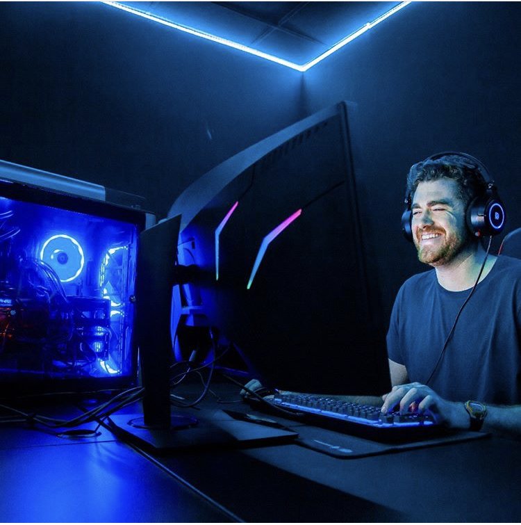 ViewSonicTR's tweet photo. 35" 21:9 GAMIING monitörümüz XG350R-C 'nin ilk görüntüleri gelmeye başladı. Nasıl gözüküyor sizce?
#ViewSonicGaming #Gaming #XG350R #RGBColor https://t.co/1odmmPUHdn