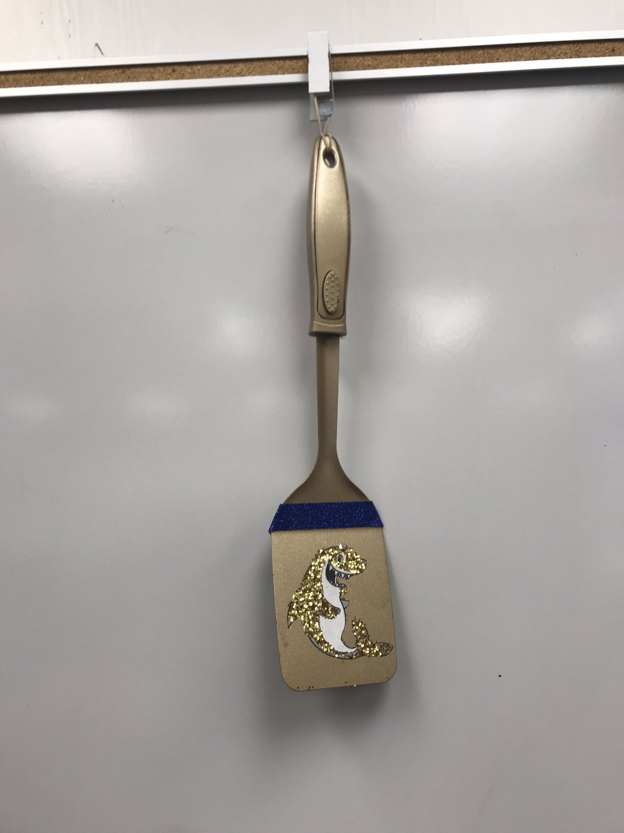 paigereads341's tweet photo. Been meaning to share this one for a while! Currently holding down the Golden Spatula! 💪🏼🏆 ⭐️ #yougoclass #thatsmyclass @DES_Shark_Pride https://t.co/B9GOdf3Hbf