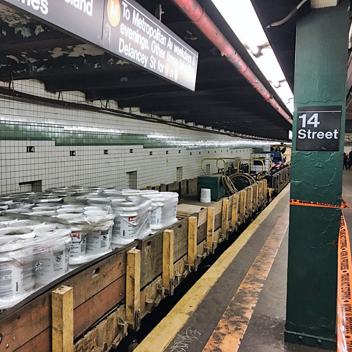 WarrenWalksNYC's tweet image. Weekend work train on F/M tracks at 14th &amp;amp; 6th, Jan 12, 2019. #subway #worktrain #NYC