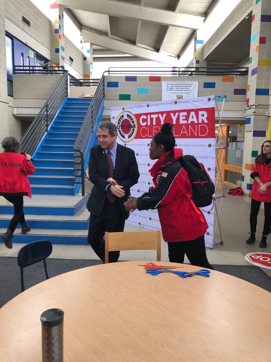 JenniferHurd4's tweet photo. Thank you to ⁦@SenSherrodBrown⁩ for volunteering with ⁦@CityYearCLE⁩ #dayONservice #MLKDay https://t.co/kAqGA58U0Y