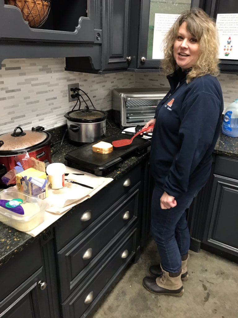 Hd3877's tweet photo. @Roseemily23 @Hd3877 @EVornheder @Amanda_M_THD @ChrisMa07168779 Grilled Cheese and Tomato Soup for the Homer Fund today...Way to go Staci! https://t.co/N9V20gbRPg