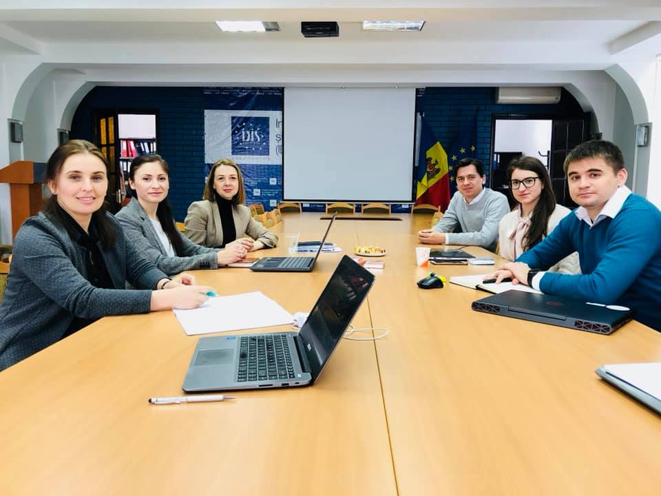 VeronicaCretuMD's tweet photo. The week started with great insights on #opencontracting from #CSOs colleagues, documenting #Moldova #Mtender and open contracting initiative, with @opencontracting, #Civilsociety role is key in promoting #transparency in #publicprocurement @Granickas @GavinHayman_GW @K_Wikrent https://t.co/EIvzsQnI7j