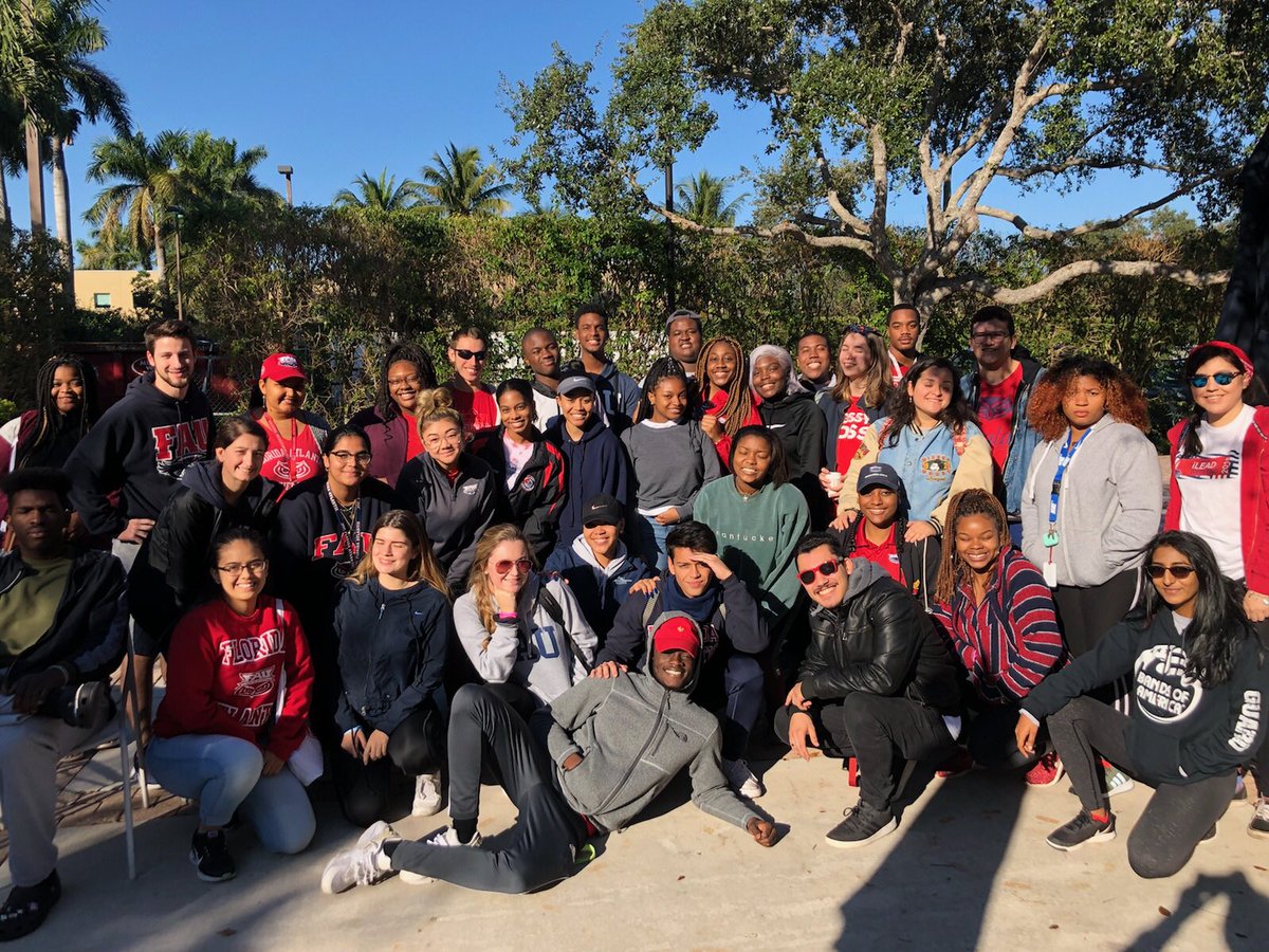 The 2019 OL Team is ready for the MLK Day of Service! We are so grateful for the opportunity to serve our community with the help of @fauleadandserve #2019orientationleaders #mlkdayofservice