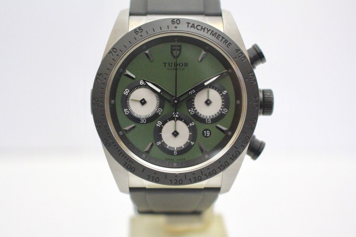 ChaseHattan1's tweet image. New and Unworn - Tudor Fastrider Chrono 42010N - Just £2600!! 😉

🏢 Visit us at South Quay, Canary Wharf
☎️ Call us on 02075101756
💻 Email us at info@chase-hattan.com

#tudor #chrono #fastrider #green #canarywharf #luxurywatch #watches #chrono24 #watchesofinstagram