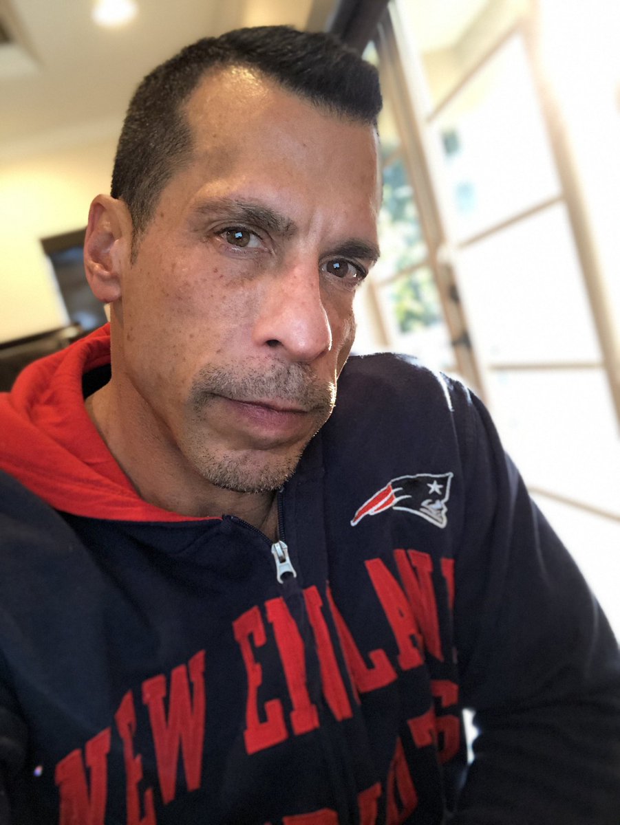 dannywood's tweet photo. #TwoADays #AllTimeWorkout 1st workout 30mins #HIIT cardio on treadmill,30mins strength training(legs&shoulders), 10mins #Stretching then a #QuickChange 135mins(37 rounds) of #Boxing #Training @SolBox_FC #ChallengeYourself both workouts fueled by @AQUAhydrate & @BANGenergy #GoPats https://t.co/sI1jJuEnMI