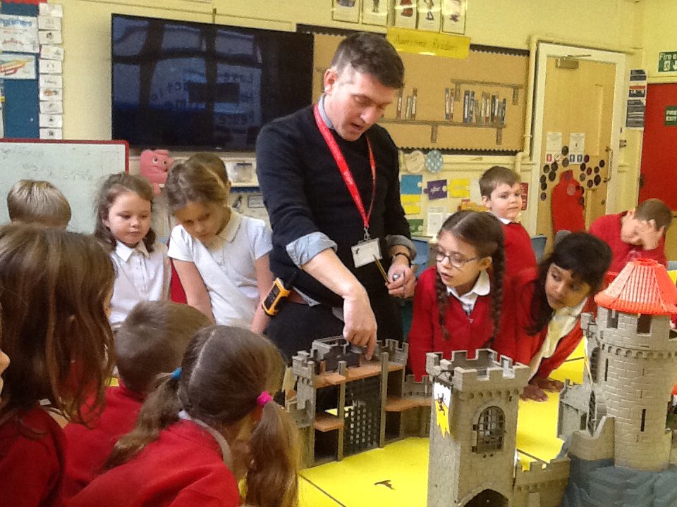 Jon30010350Jon's tweet photo. Looking at all of the defensive features of a castle today before we design our own tomorrow! @St_Marys_First https://t.co/bZzGBPQPPm