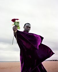 LearningLens_'s tweet photo. Stateless: Views of Global Migration @MoCP_Chicago features work by Bissane Al Charif, Leila Alaoui, Shimon Attie, Fidencio Fifield-Perez, Daniel Castro Garcia, Tomas van Houtryve, Omar Imam, and Hiwa K. https://t.co/WR7LPK1CVJ https://t.co/UHUwhG1nQk