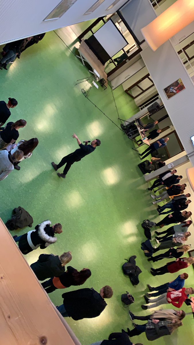 Leuke workshops voor studenten van #Noorderpoort <a href="/Campuswstweet/">Campus Winschoten</a> van de @depeergroup over hoe je kostuums en decors ontwerpt, acteren, horeca theatertechniek en marketing #mbo #studenten #decor #kostuums #theater #marketing #riseofthebluecity #kennismaken