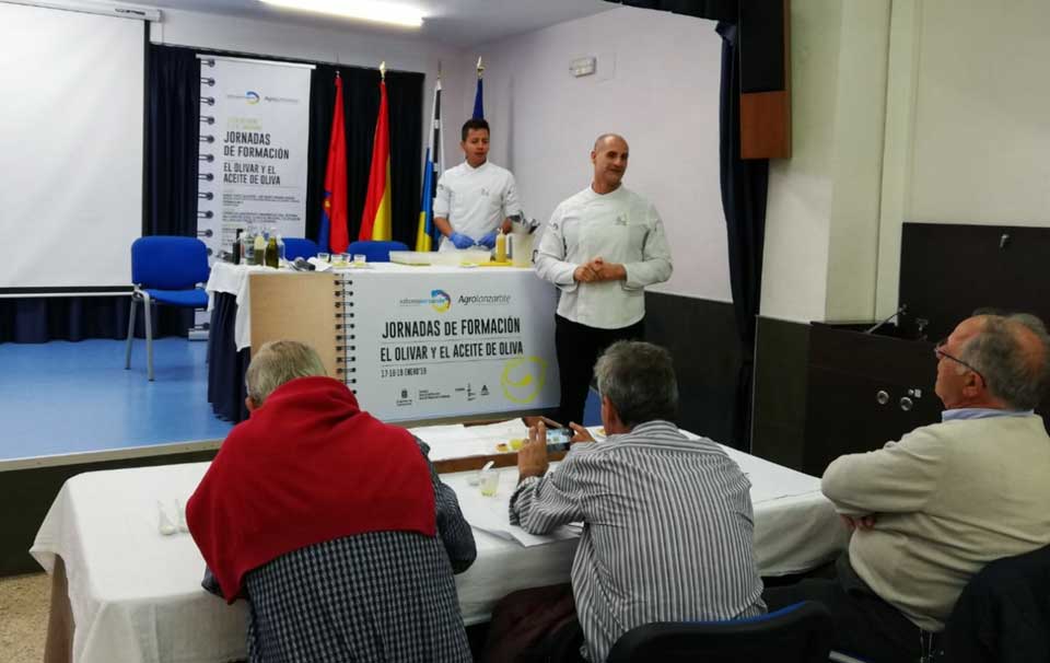 #Formación

Cabildo y Saborea Lanzarote fomentan la producción del #aceite de oliva

gastronomia7islas.com/formacion/2019…

#Gastronomía7islas #Gastro7islas #G7i #AOVE #SaboreaLanzarote