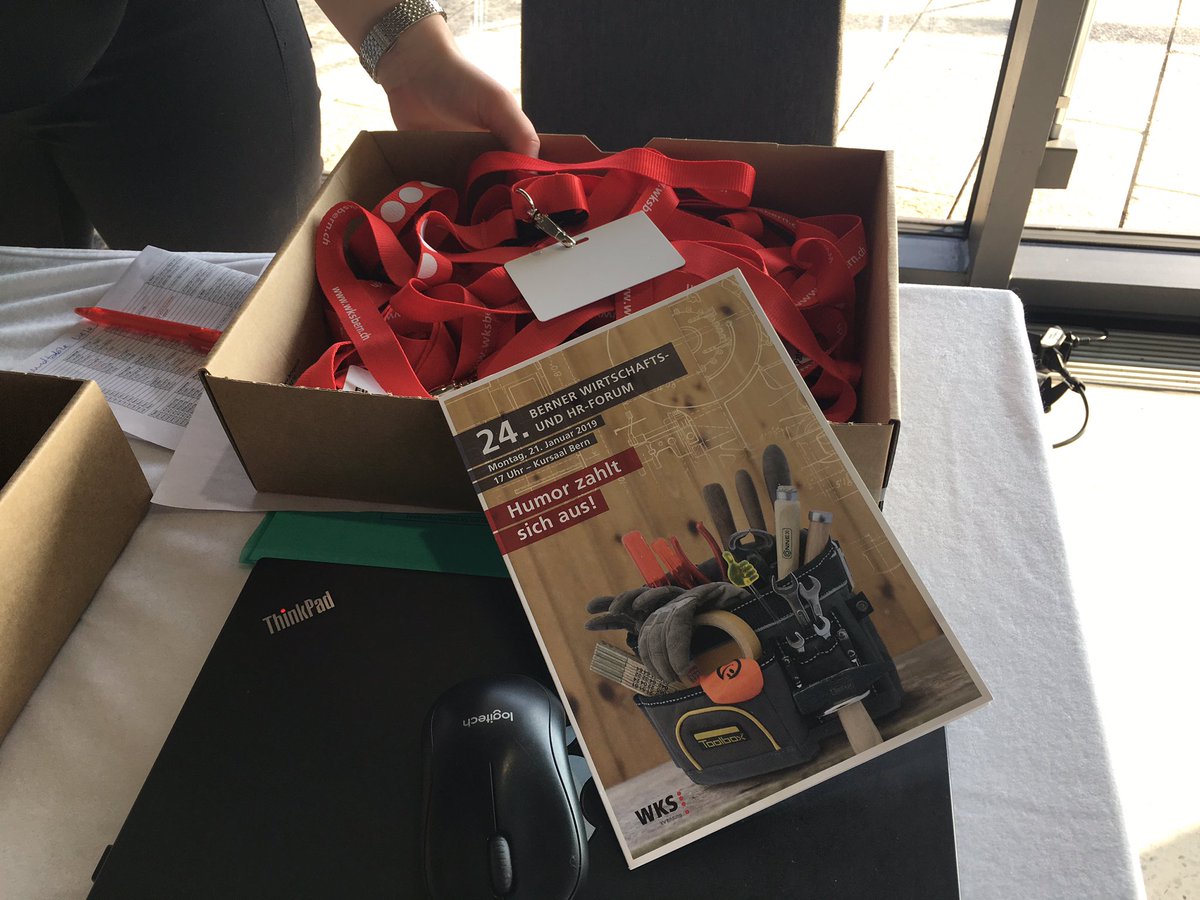 wkskvbildung's tweet photo. Die letzten Vorbereitungen laufen #bernerforum 
Humor zahlt sich aus! Heute am Berner Wirtschafts- und HR-Forum der WKS KV Bildung – https://t.co/cRLw2bz6ZC https://t.co/ljWAvOymkP