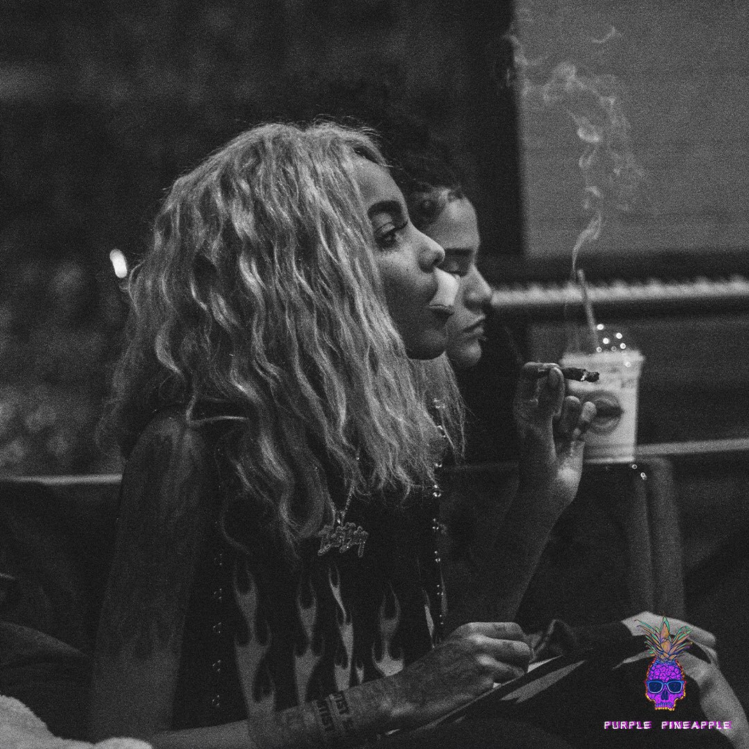 purplepine43's tweet photo. 🔥🔥🔥 @balionabeatt #purplepineapple #musicphotography #click https://t.co/chwZ1UwLmV