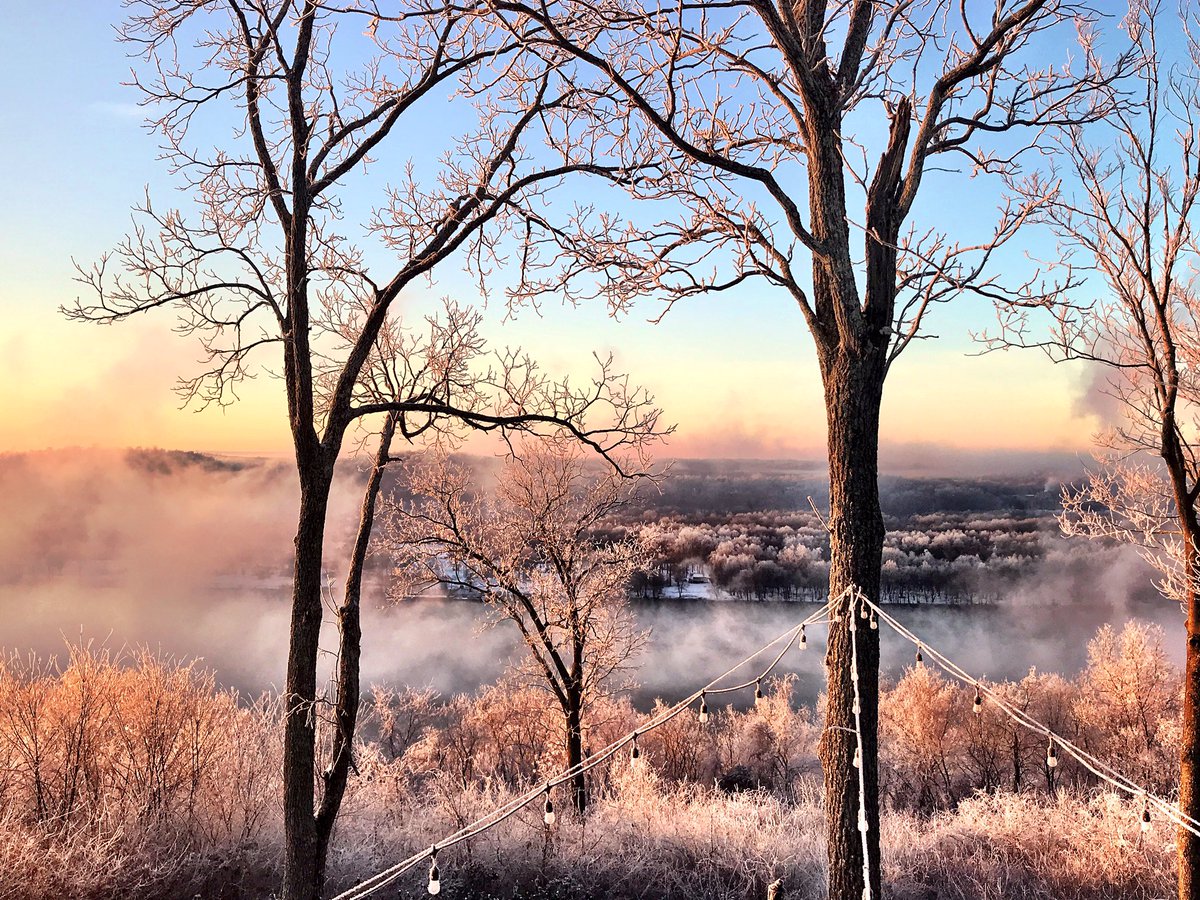 KathyLawler's tweet photo. Stunning morning on the Ohio River. @wcpo @AndersonTownshp #cincyskies https://t.co/ngf7Vuv5od
