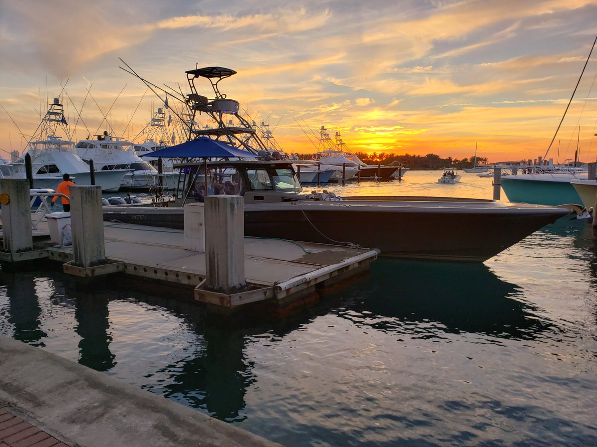 KTO1990's tweet photo. @HCBYachts1 What a beauty spotted at #OperationSailfish https://t.co/4HubXlaqgq