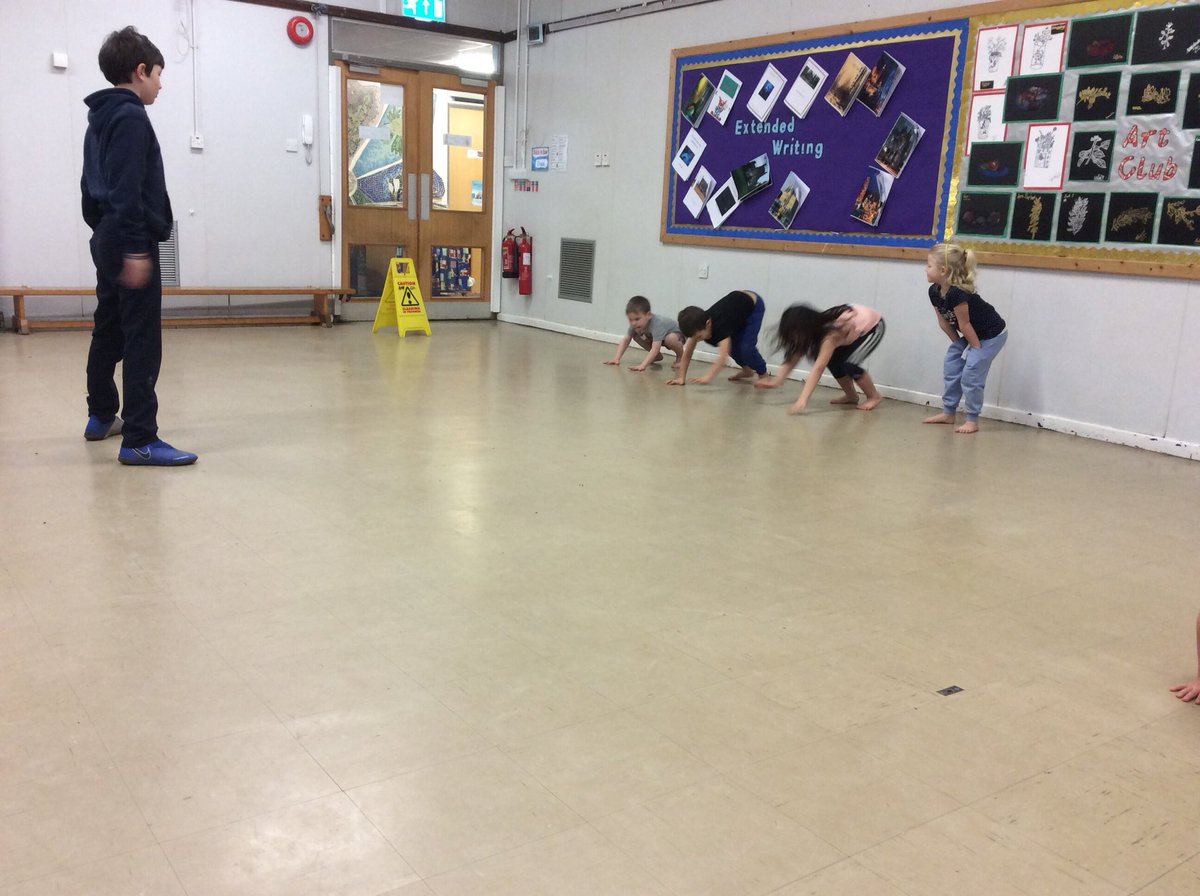 Hendrefoilan's tweet photo. Year 5 are working with Year 1 to create a gymnastics sequence #hdfp1 #hdfp5 #hdfpcreative #hdfpteamwork π€ΈπΌββοΈ https://t.co/eR9Z0R2OMA