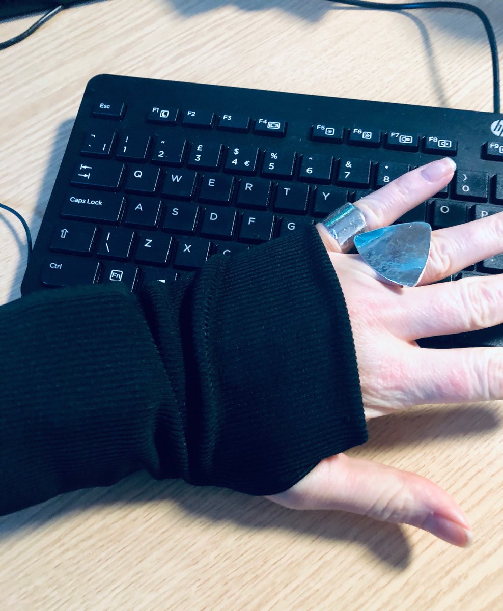 hm_morgan's tweet photo. Interesting that wearing sleeves like this has stopped me from looking at my watch every time it buzzes even though it’s buzzing regularly. 🤔 #quantifiedself #addictedtotech https://t.co/hTLoacDolZ