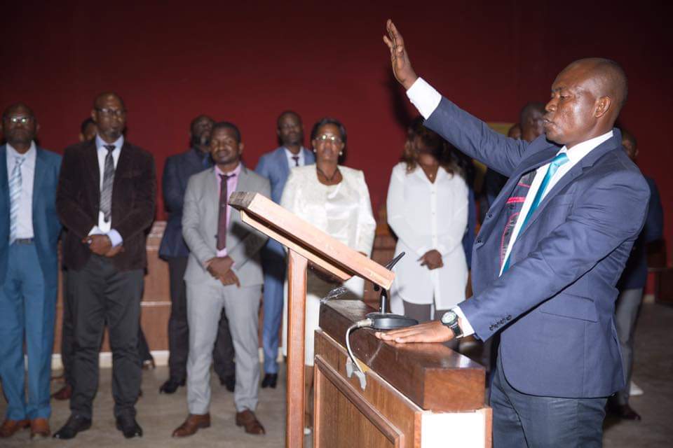 Ce Samedi 19 janvier 2019 au Palais de Justice , 16 agents (CAISTAB) de la Brigade Mobile en Station Service ont prêté serment devant le Président du Tribunal , le Procureur de la République et la Direction Générale de la CAISTAB.

#CAISTAB #RecolterLaCroissance