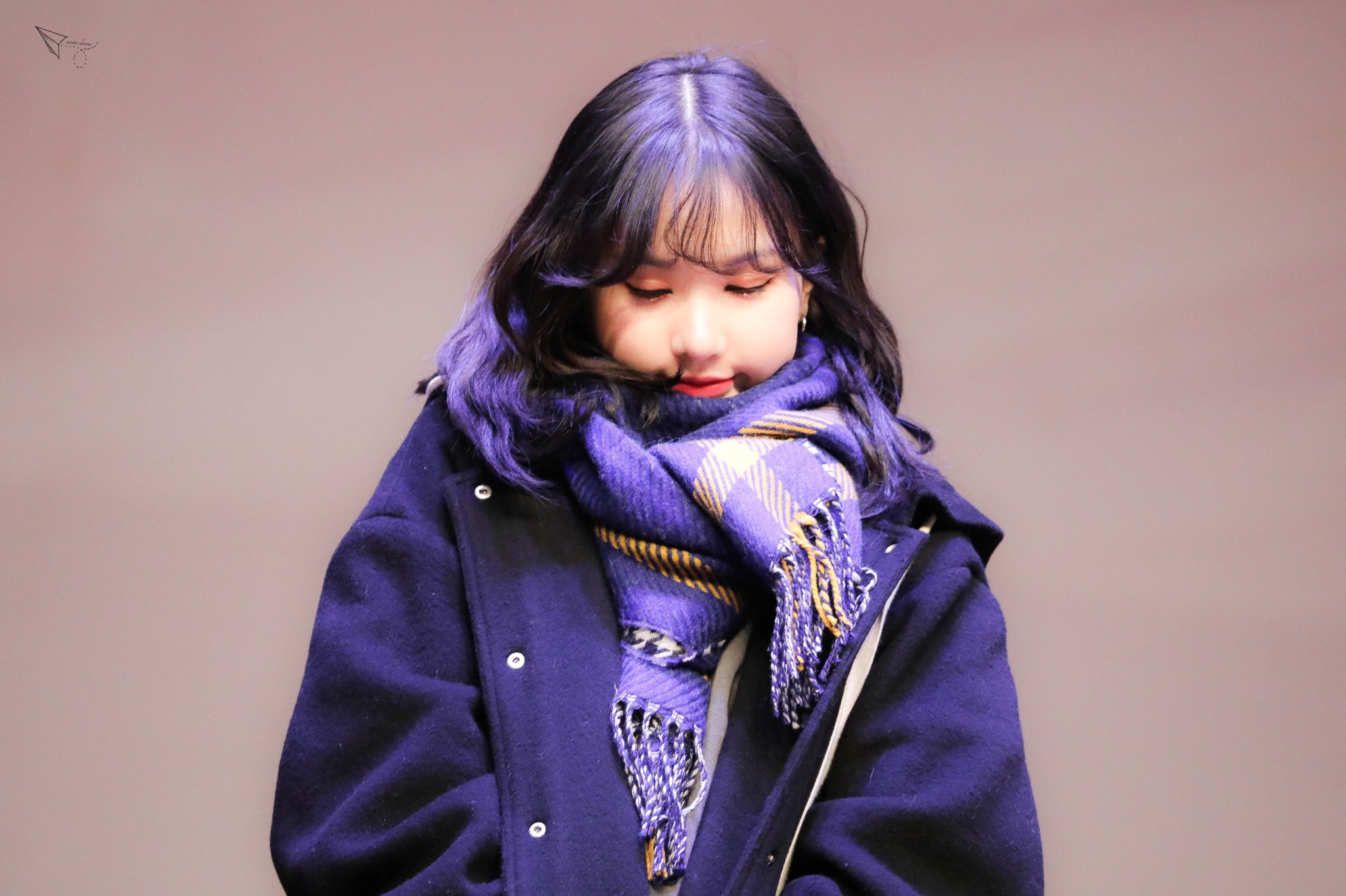 DxcJsbvU0AANJ9S.jpg:large